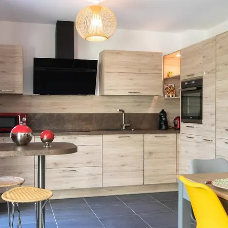 2-br With Garden And Pool In The Heart Of Palm Cannes