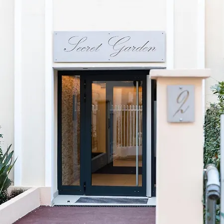 2-br With Garden And Pool In The Heart Of Palm Cannes